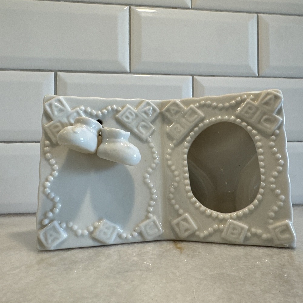 Vintage‎ Russ baby "Photo Frame Porcelain 2 x 3" Photo -